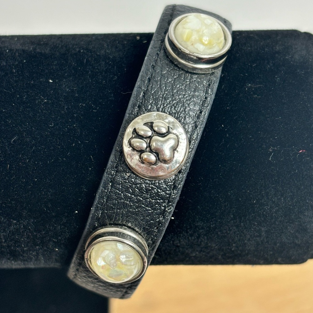 Ginger Snaps Bracelet Black Leather Bracelet with 5 petite snaps - Picture 3 of 9